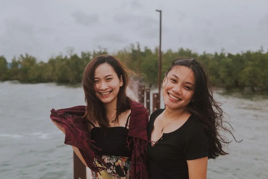 Gen Z di Pulau Yapen dengan gaya kasual akhir pekan