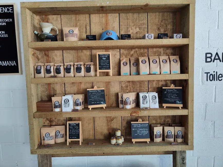 Display produk lokal di butik Pulau Yapen